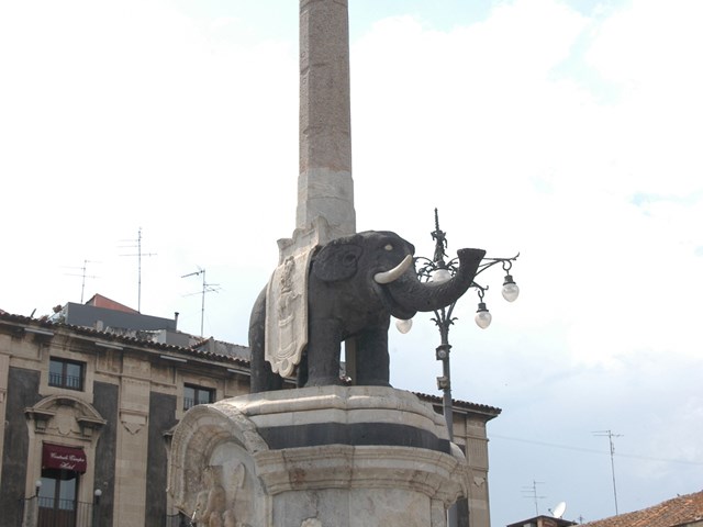 Fontana dell elefante 2.jpg